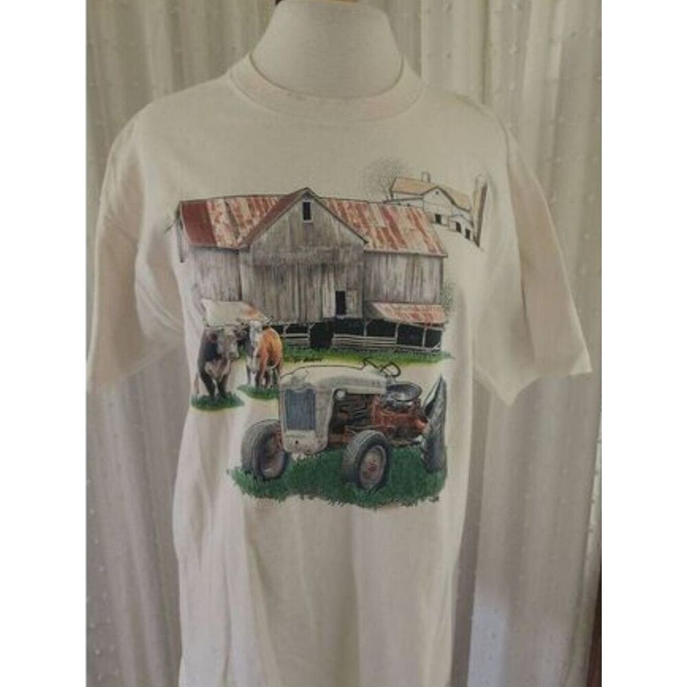 E37 Delta Farmyard Cotton Graphic T-shirt in White with Barn Cows and Tractor